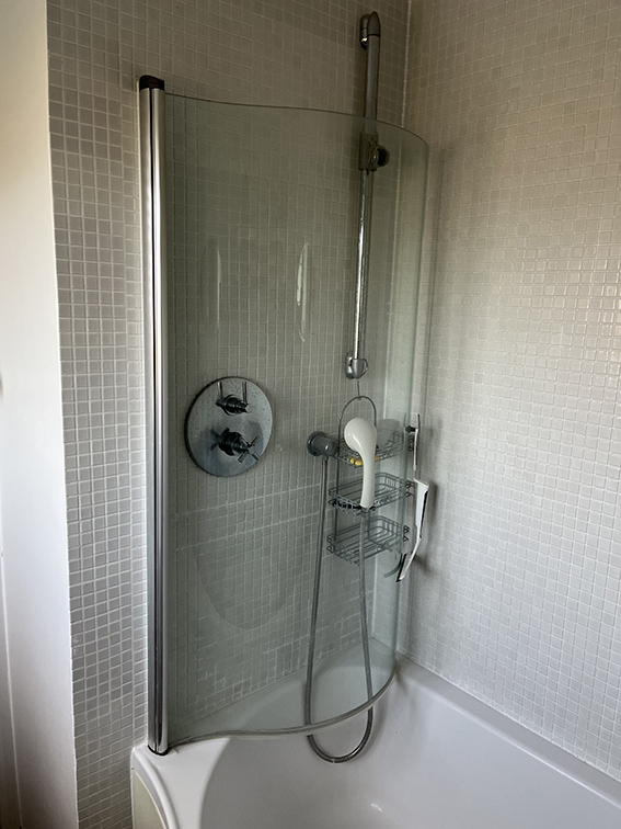 bathroom-before2